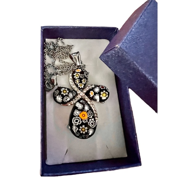 2” Murano Glass CROSS PENDANT on 20” chain - Picture 4 of 8